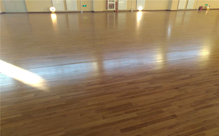 學(xué)?；@球館木地板一平米價格