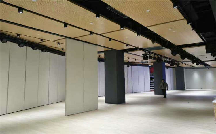 幾十元的籃球場(chǎng)木地板你敢買(mǎi)嗎？