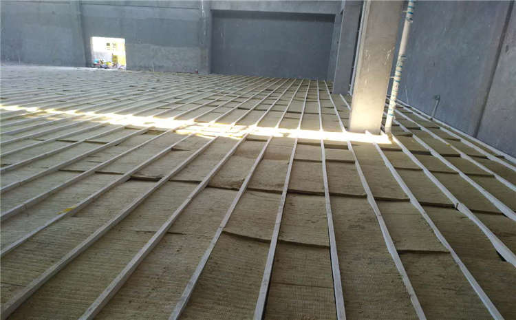 室內(nèi)籃球木地板施工