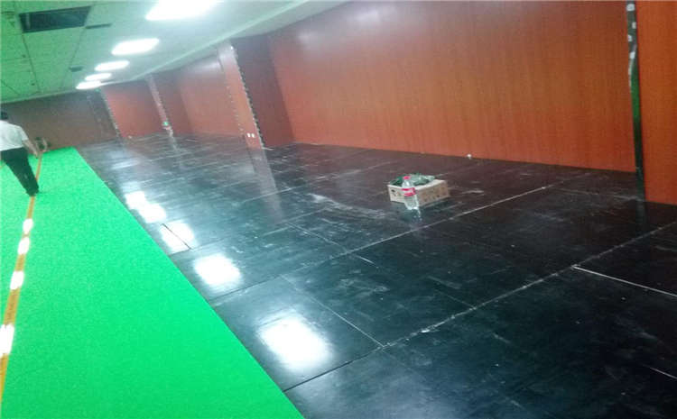 陜西楓樺木運(yùn)動(dòng)木地板打磨翻新