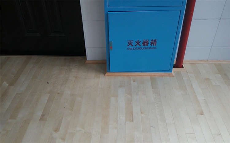 學(xué)校運(yùn)動(dòng)籃球地板翻新施工