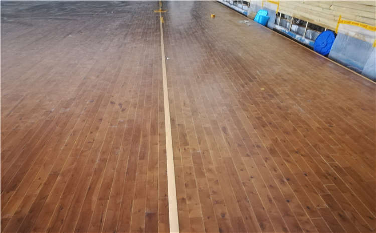 專業(yè)舞臺木地板打磨翻新