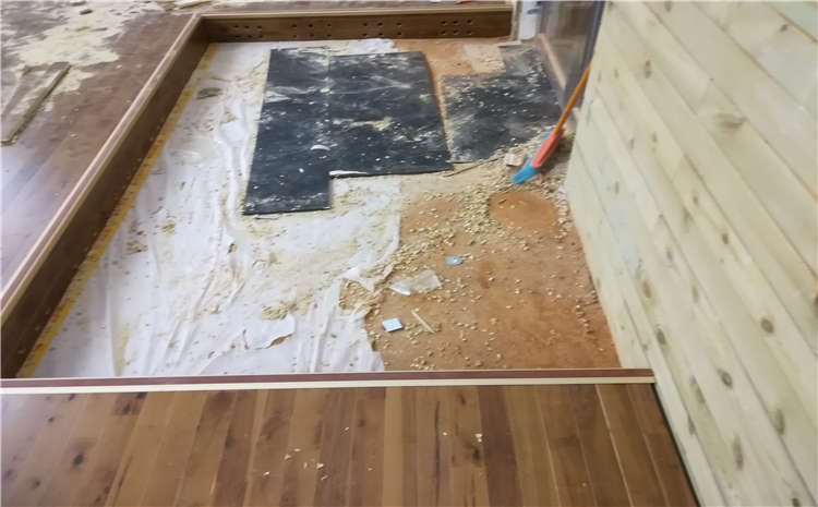 學校籃球場地木地板廠家哪家好？