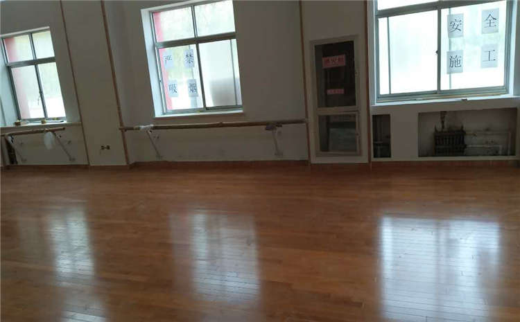 河南體育館運(yùn)動木地板施工