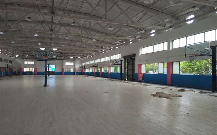 所有的體育場館都應(yīng)鋪楓木運動地板么？