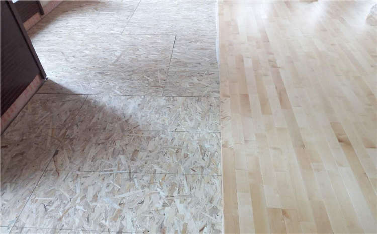 大型實(shí)木運(yùn)動地板施工