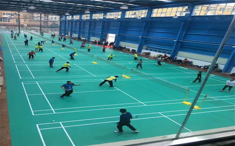 體育木地板表里不一怎么防？