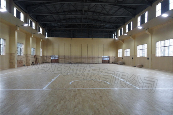 湖南郴州第十八完小羽毛球館運(yùn)動(dòng)木地板成功案例 湖南郴州第十八完小羽毛球館運(yùn)動(dòng)木地板成功案例