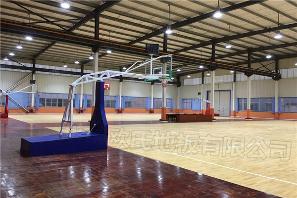青島黃島區(qū)涌泉灣籃球俱樂部運(yùn)動(dòng)木地板 青島黃島區(qū)涌泉灣籃球俱樂部運(yùn)動(dòng)木地板圖1