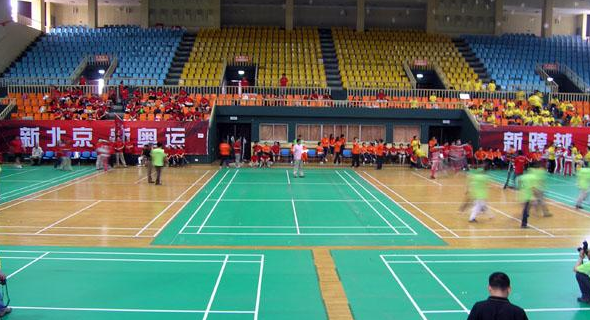 羽毛球場(chǎng)館地板選擇運(yùn)動(dòng)木地板的優(yōu)勢(shì)