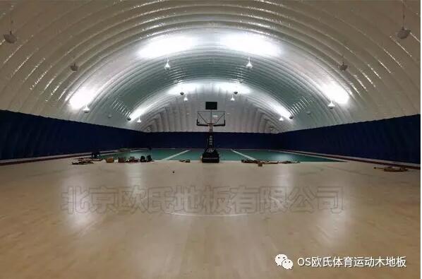 河北唐山遷安鎮(zhèn)麗景家園活動中心氣膜館運(yùn)動木地板案例-圖4 河北唐山遷安鎮(zhèn)麗景家園活動中心氣膜館運(yùn)動木地板案例-圖4