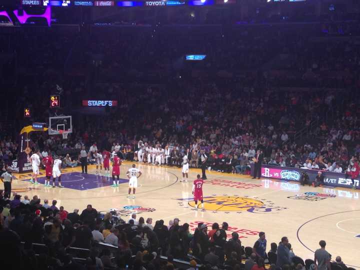 NBA地板都那么貴，那看一場NBA比賽需要花多少錢