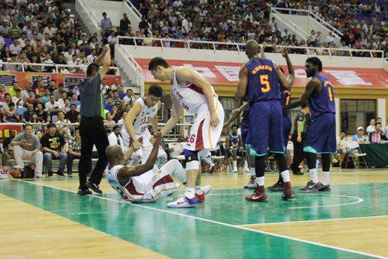 體育運(yùn)動木地板的安全性和防護(hù)性