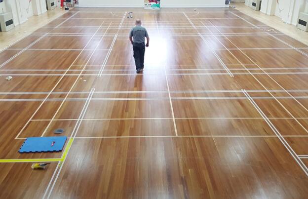 籃球館體育運(yùn)動木地板翻新中的省錢的小妙招