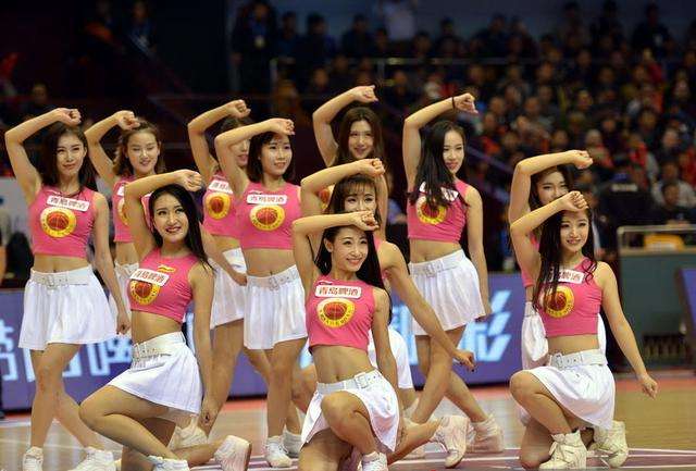 籃球?qū)氊悾ɡ?duì)員)的服裝應(yīng)該如何選擇和搭配 籃球?qū)氊悾ɡ?duì)員)的服裝應(yīng)該如何選擇和搭配