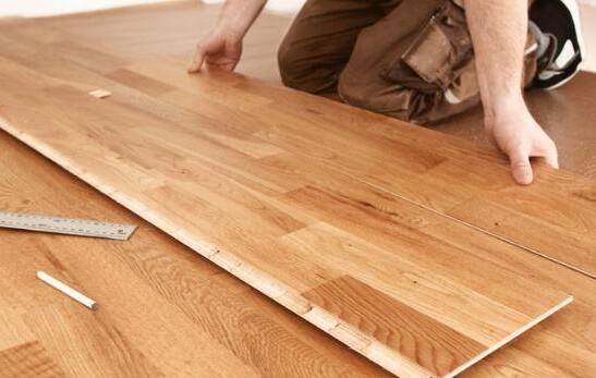 鋪設(shè)實(shí)木地板，這九個(gè)細(xì)節(jié)你注意到了嗎