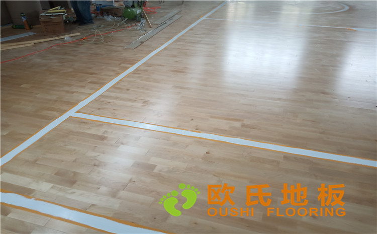 新疆克拉瑪依市獨(dú)山子虹園小區(qū)體育館木地板項(xiàng)目-歐氏運(yùn)動(dòng)木地板