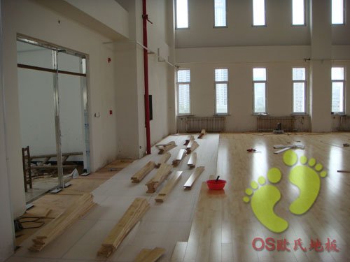 衡水市鄧莊鄉(xiāng)大葛村聯(lián)辦小學(xué)運(yùn)動木地板鋪設(shè)